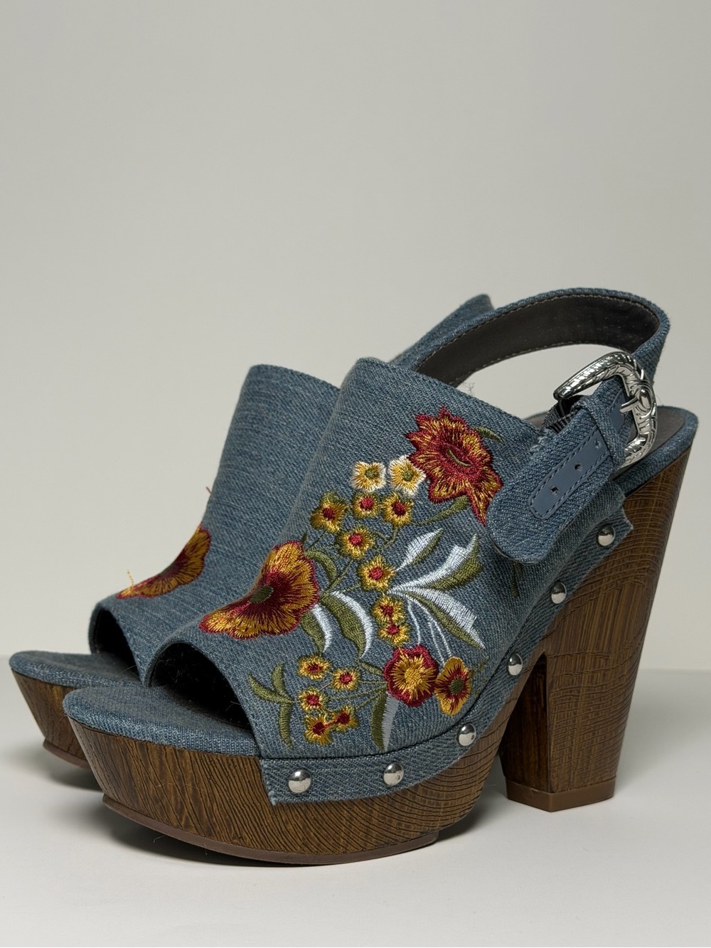 G By Guess 6.5 Blue Denim Floral Embroidered Slingback Wood Platform Wedge Heels